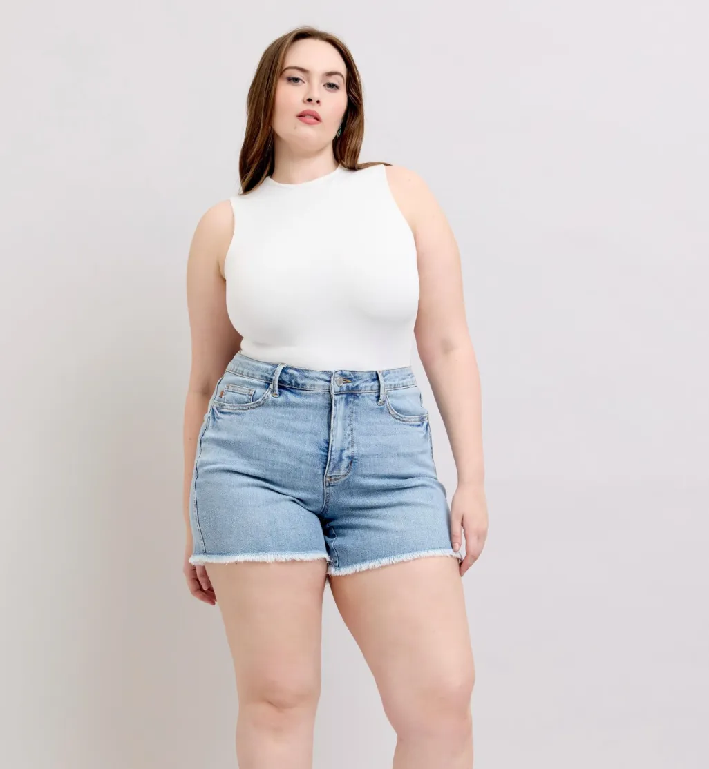 Judy Blue HW Tummy Control Light Destroy And Fray Hem Shorts (S-3XL)