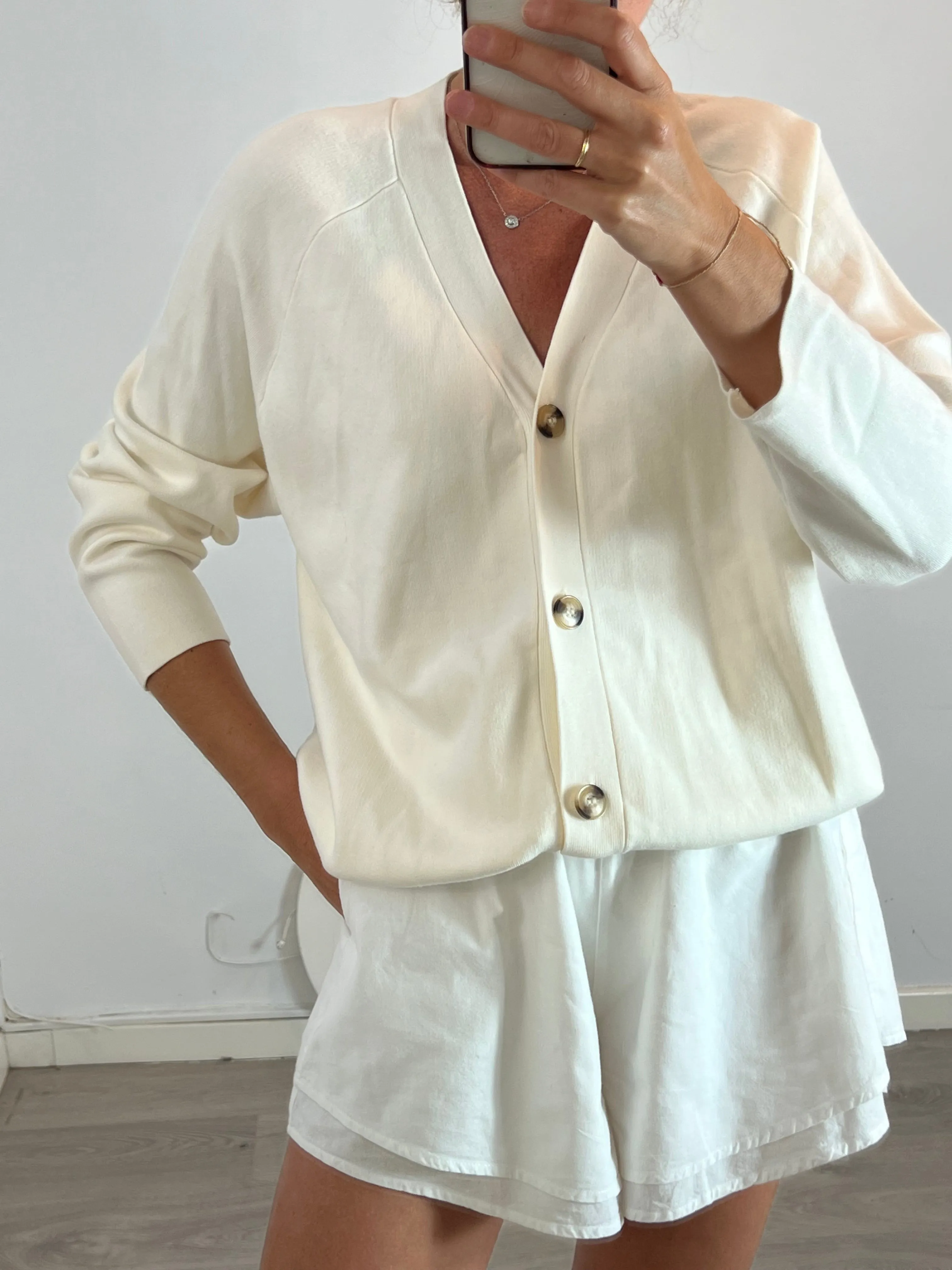 MANGO. Crdigan color crudo detalle botones. T M